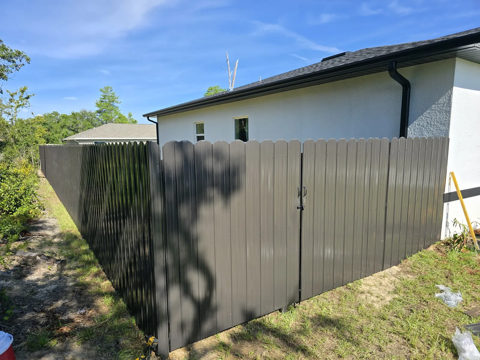 Bronze Dura Fence corner install — Ocala FL