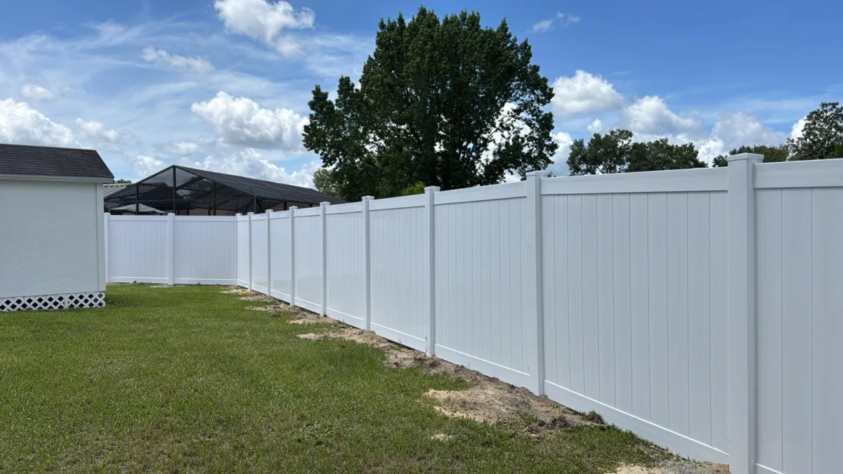 Tan cream vinyl privacy fence side panels with home stucco — Ocala FL